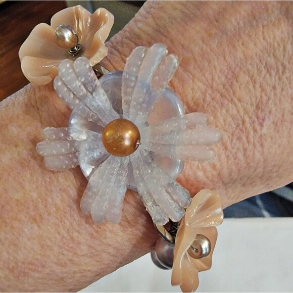 Sabika SS19 White Coral Resin Flowers Silver Pearl Beads Bracelet - Picture 3 of 5